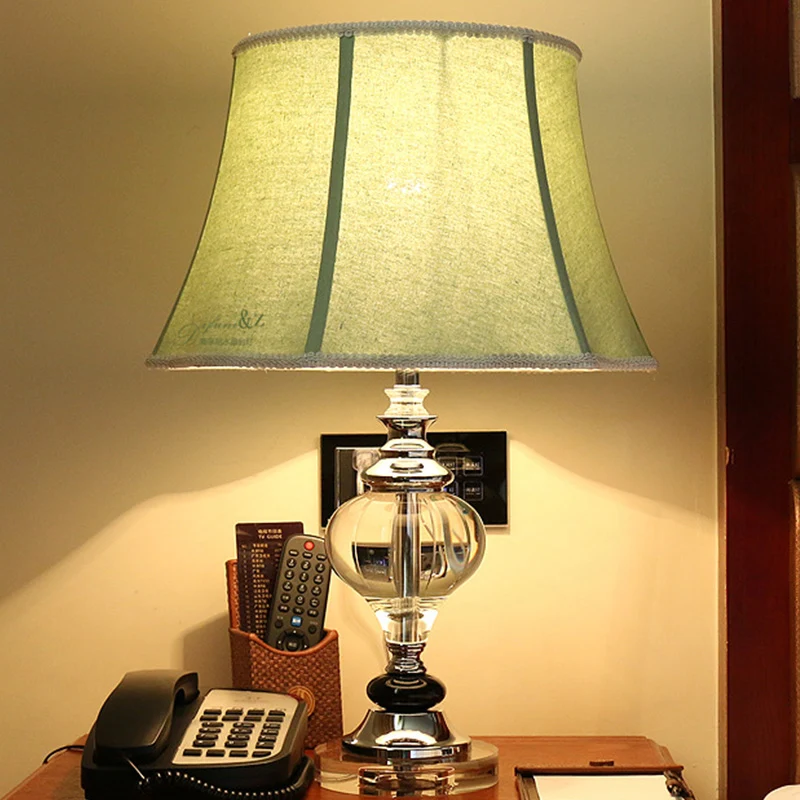 Lampe de table évasée large en tissu, petite lampe de bureau moderne à 1 tête en gris pour le salon Clearhalo