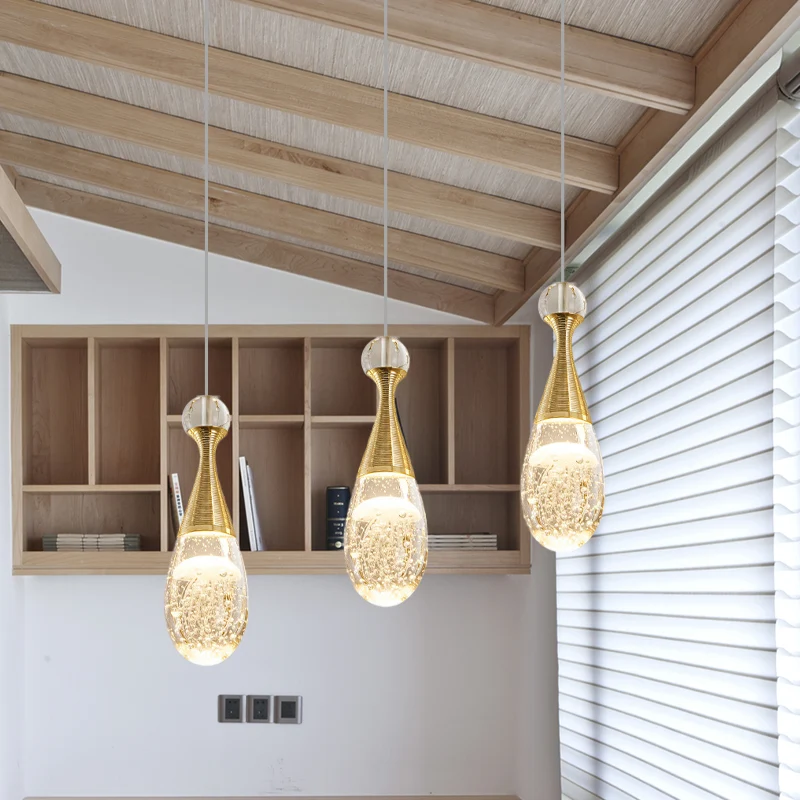 Luminaire suspendu moderniste en forme de larme multi-lumière en verre de cristal transparent à 3 ampoules pour salle à ma...