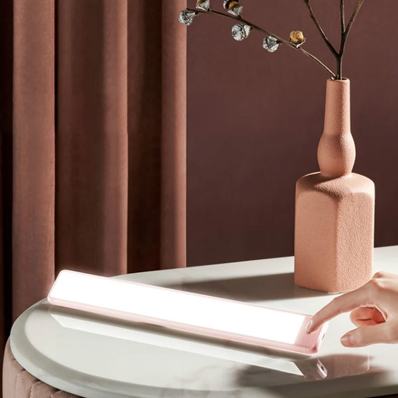 Luminaire de vanité allongé en plastique, applique murale LED rose de Style moderne pour chambre à coucher Clearhalo