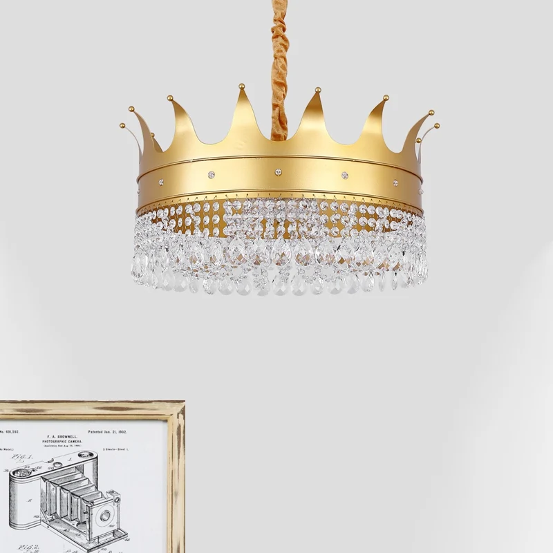 Lustre en métal en forme de couronne, lampe suspendue moderniste à 4 ampoules pour salon, doré avec gouttelette de cristal...