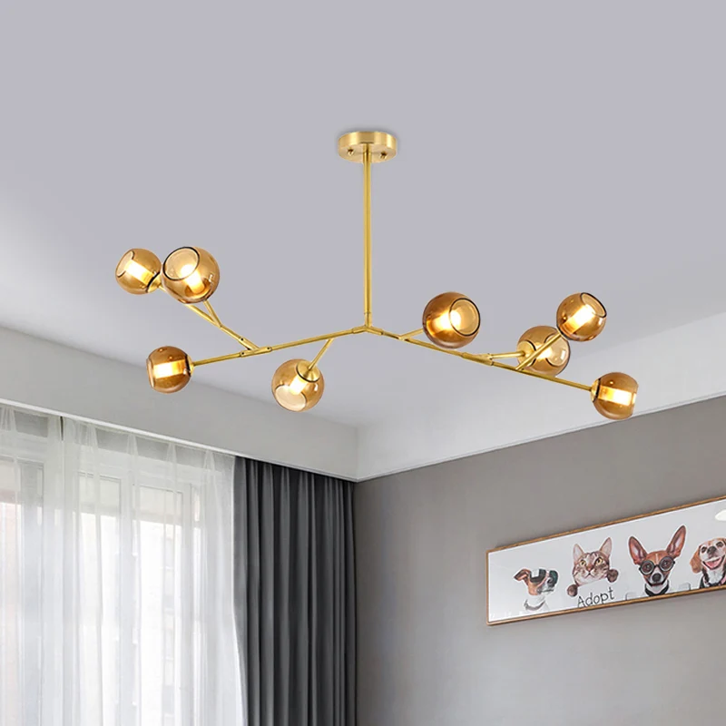 Lustre de plafond de salon à 8 ampoules, luminaire suspendu moderne en laiton avec abat-jour en verre ambré Clearhalo