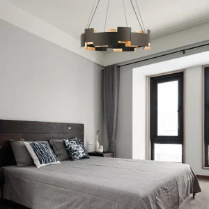 Lustre suspendu en métal d'épissage, suspension intérieure postmoderne noire et dorée Clearhalo
