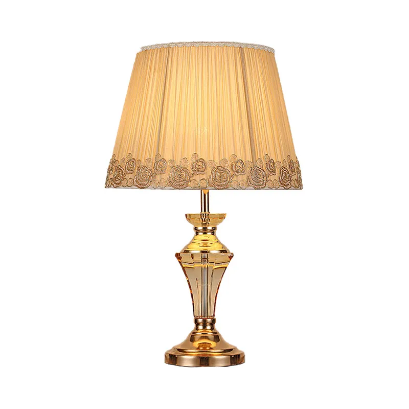 Petite lampe de bureau contemporaine à 1 tête de table à tambour conique beige clair avec abat-jour en tissu Clearhalo