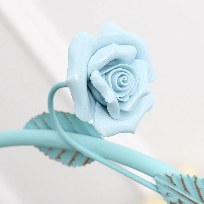 Plafonnier Pastoral Bud à une ampoule en verre crème avec cerceau floral Clearhalo