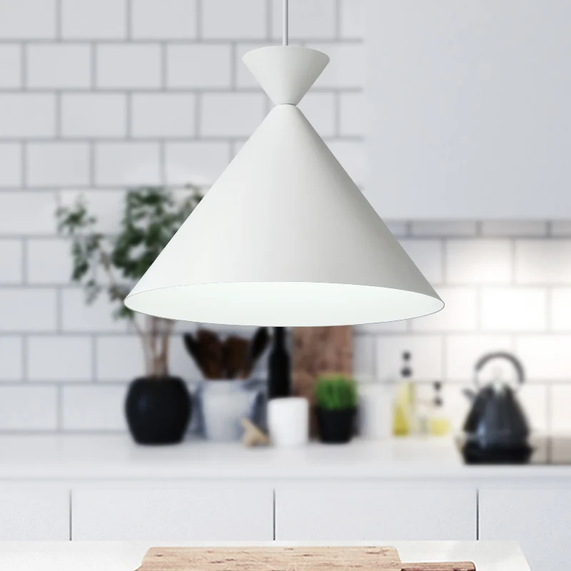 Plafonnier suspendu conique en métal modernisme 1 lampe à suspension pour table à manger en blanc Clearhalo