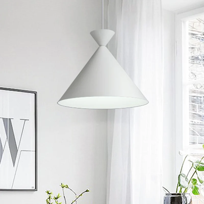 Plafonnier suspendu conique en métal modernisme 1 lampe à suspension pour table à manger en blanc Clearhalo