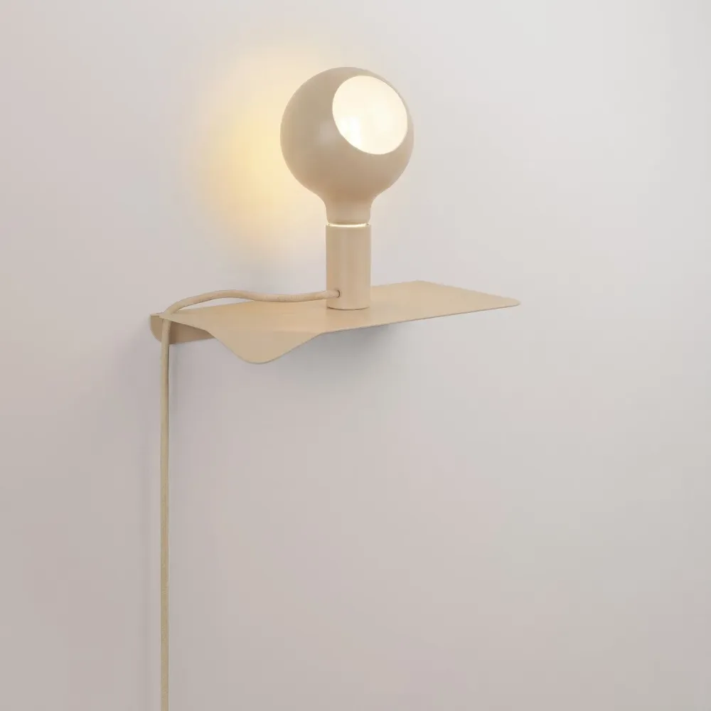 Combo Camo - Lampe avec étagère et fiche UK - Crème