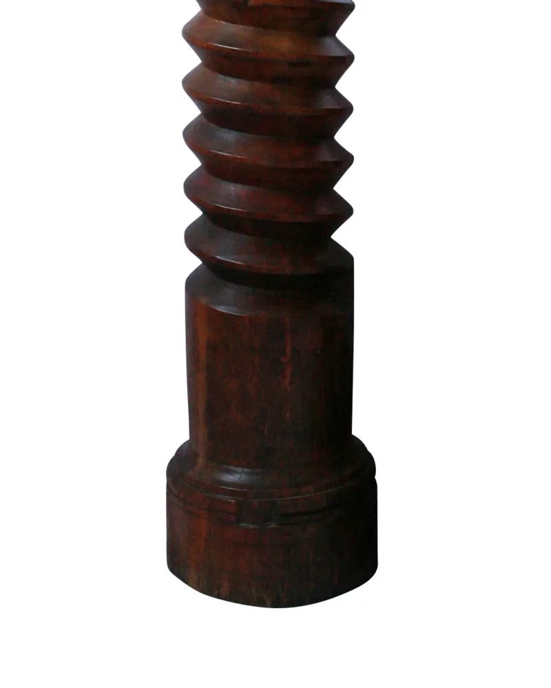Lampe faite d’un vis de pressoir en bois avec base ronde Consuralia SL