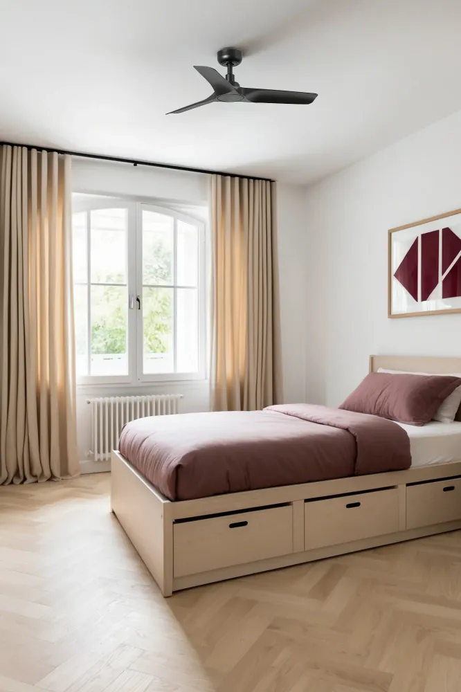 Ventilateur de plafond FARO Barcelona Hey S en acier blanc mat, hauteur 24,3 cm