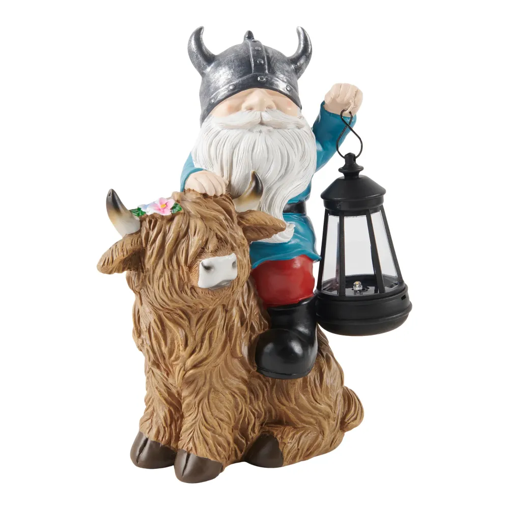Décoration gnome et vache Highland à l'énergie solaire, 9 po x 5,5 po x 10,5 po Giant Tiger