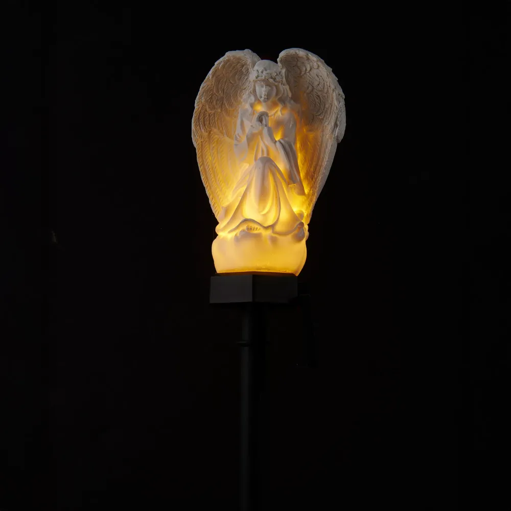 Lumière solaire en forme d’ange sur piquet, 4 po x 3,3 po x 18 po Giant Tiger
