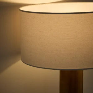 Lampe de table Niani en bois d’hévé, finition ton naturel et abat-jour en coton couleur ivoire Ø 30 cm Kave Home Mauritius