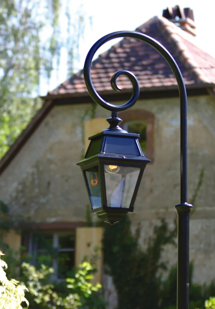 Lampadaire Avenue 2 N°8 LED opale Patiné doré 009 102124009