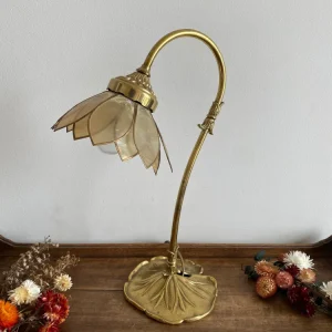 Lampe en laiton fleur nacrée