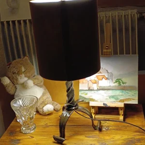 Lampe à poser fer forgé signé PLATZER.