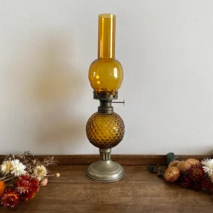 Lampe à pétrole socle en métal doré réservoir rond perlé couleur ambre