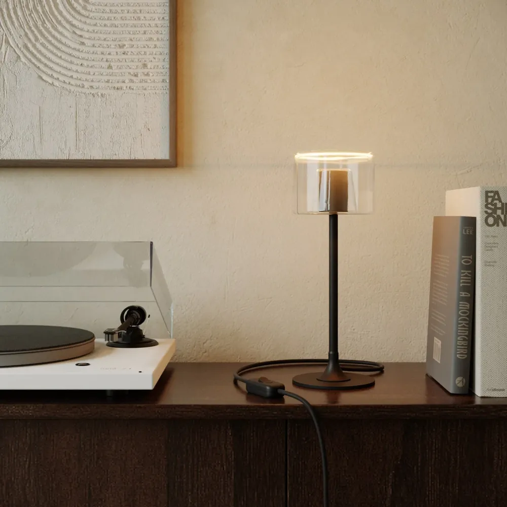 Lampe de table MAG-Y avec base métallique ronde et ampoule Ghost G03 transparente - Noir