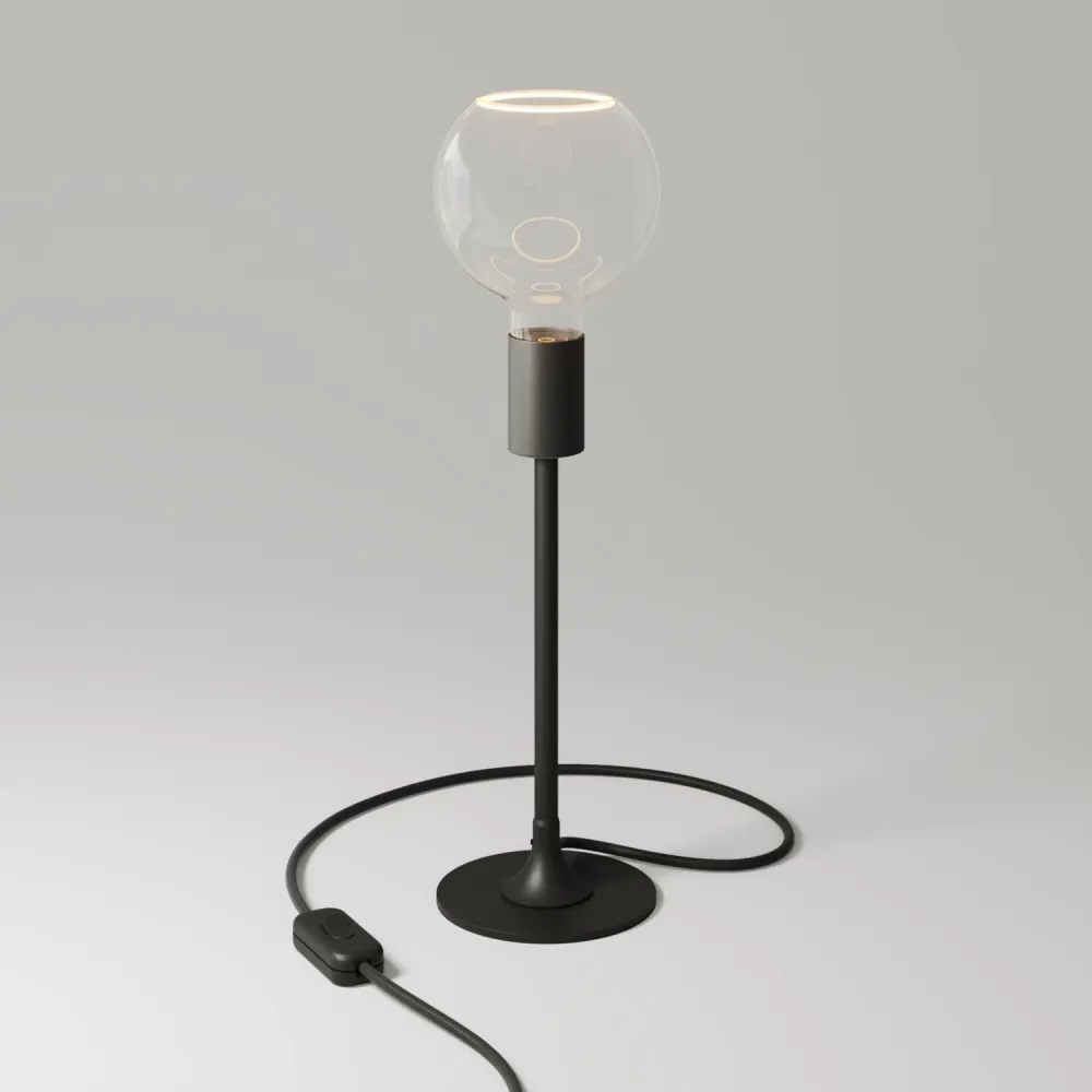 Lampe de table MAG-Y avec base ronde en métal et ampoule Ghost G05 transparente - Noir