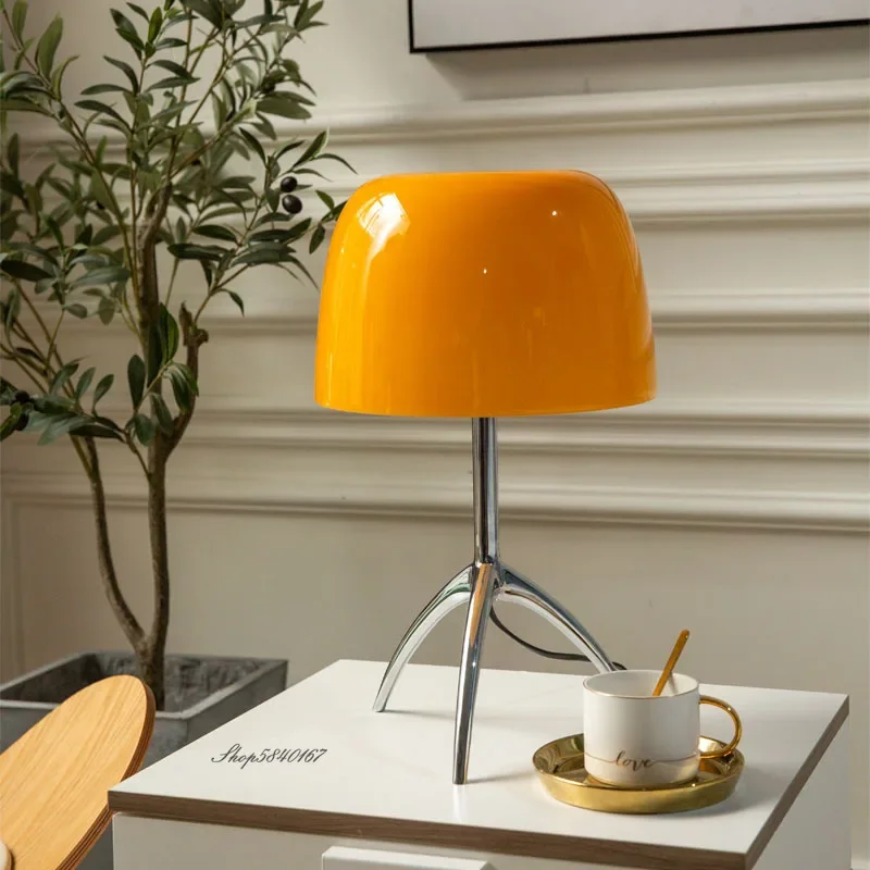 Lampe de bureau trépied postmoderne de styliste italien Petit Lumeers_marketplace