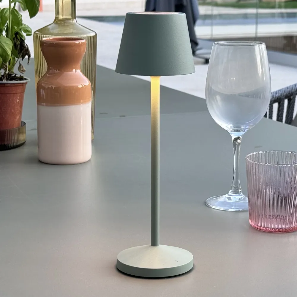 Lampe de table sans fil LED blanc chaud dimmable EMILY H25cm, Vert olive Lumisky