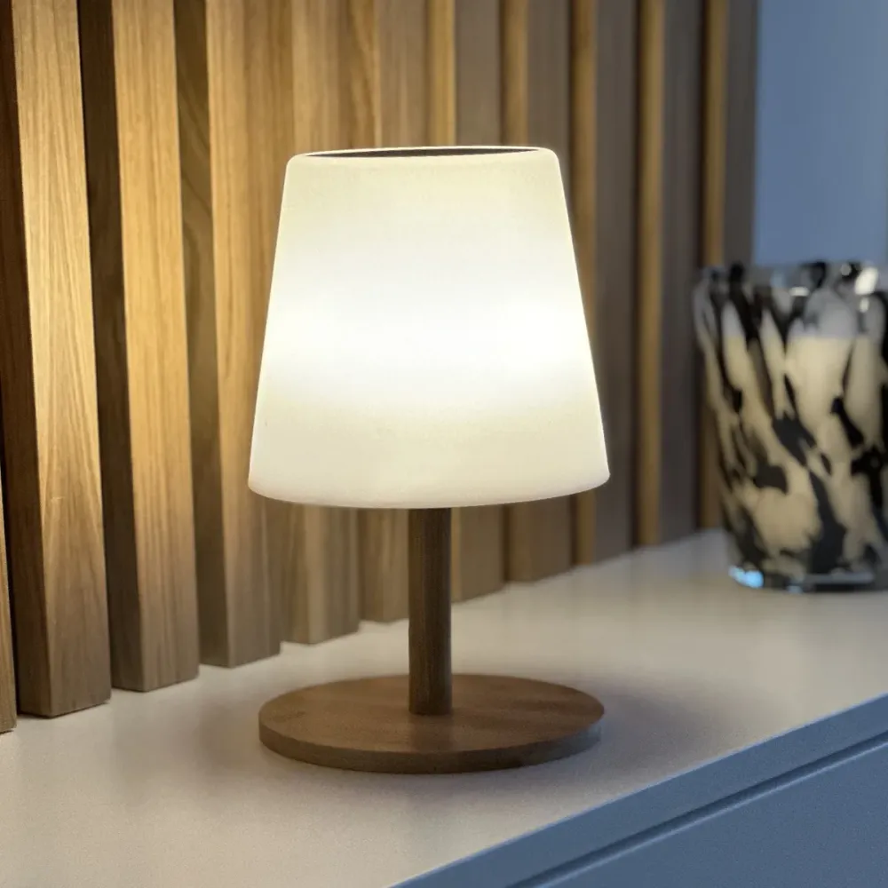 Lampe de table solaire et rechargeable LED blanc chaud/blanc dimmable pied en bambou STANDY MINI WOOD SOLAR H25cm Lumisky