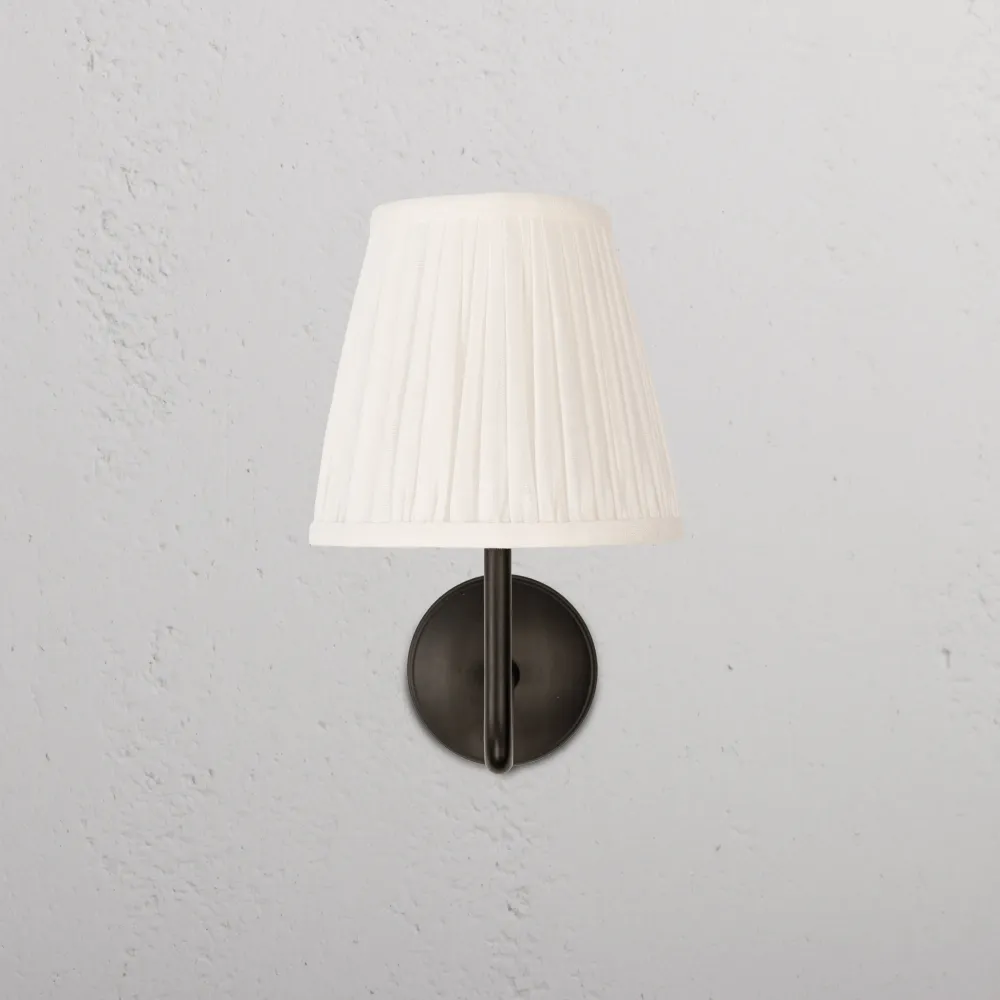 Malvern Applique Murale Moyenne Plissée Blanc Albâtre - Bronze