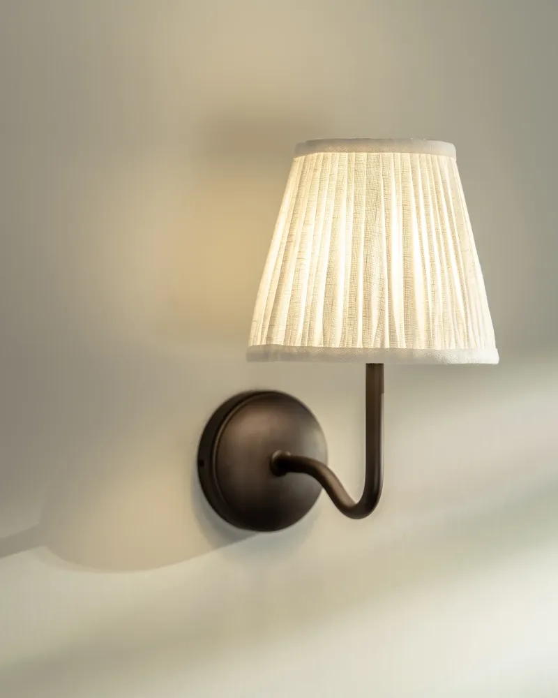 Malvern Applique Murale Moyenne Plissée Blanc Albâtre - Bronze