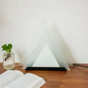 Julia, la lampe pyramide en verre opaque N°796 MCPL