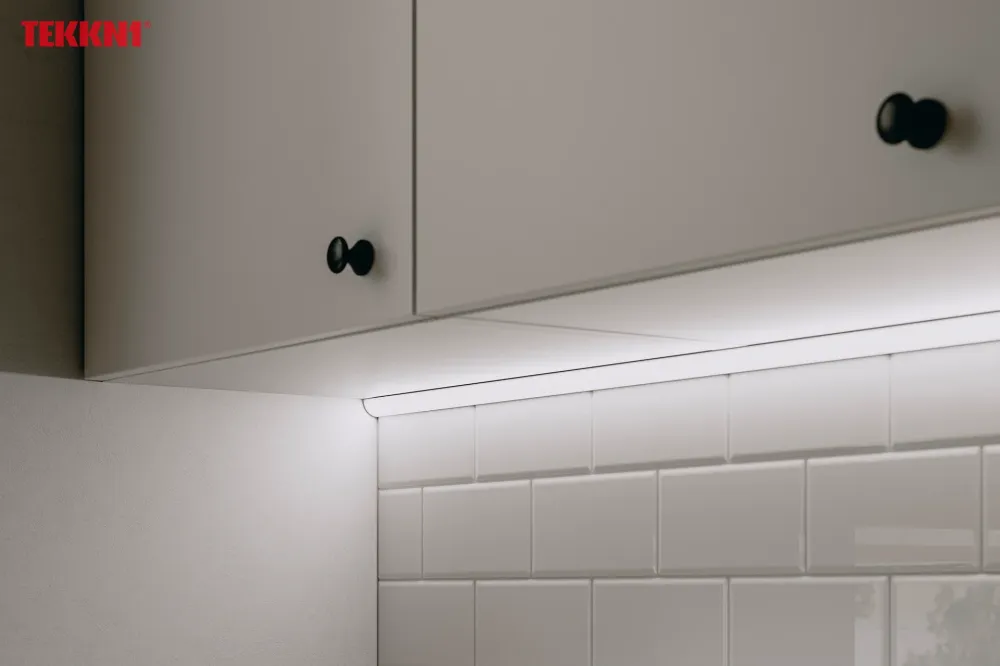 Profilé en aluminium anodisé noir KIMERA « ARRE » avec diffuseur opale, capuchons et clips de fixation 2,02 m