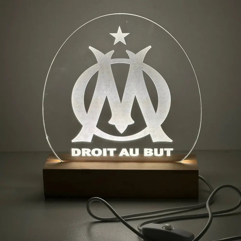 Lampe personnalisée OM Gravure Symbole Socle bois Stick Olivier