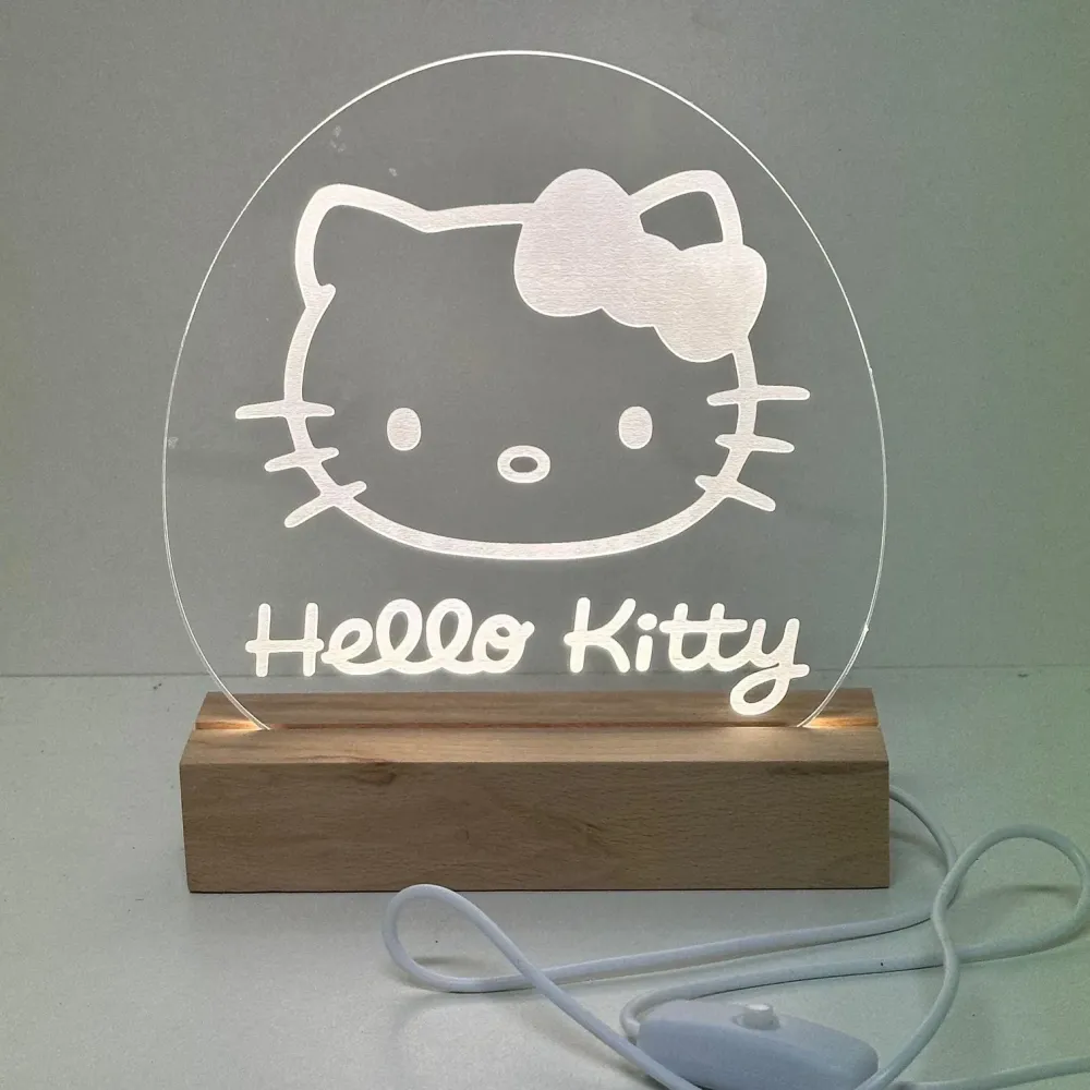 Lampe personnalisée Hello Kitty Gravure Symbole Socle bois Stick Olivier