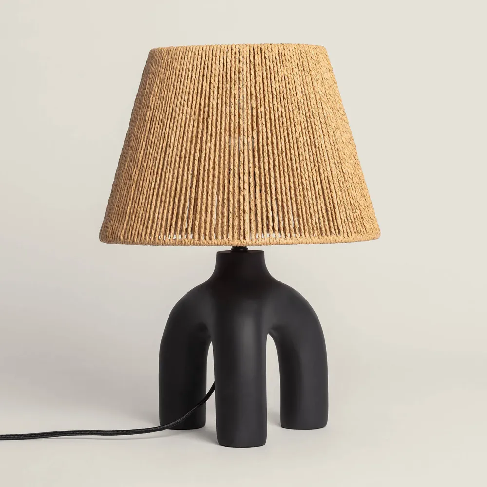 Lampe de table en résine et papier tressé avec LED Otilia avec LED intégrée non remplaçable