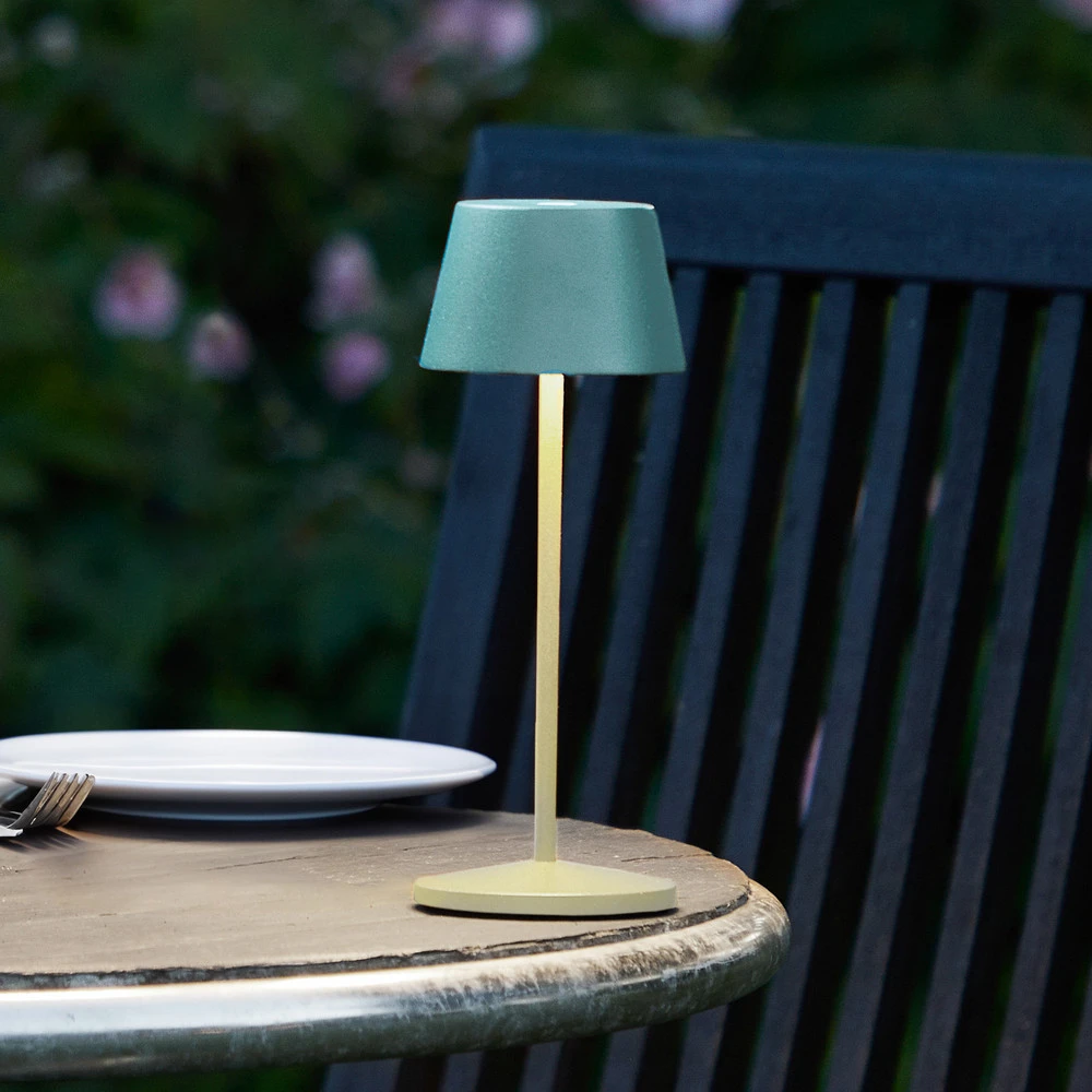LOOM DESIGN lampe de table LED rechargeable Modi Nano, IP65 vert-gris Sans outil d'installation