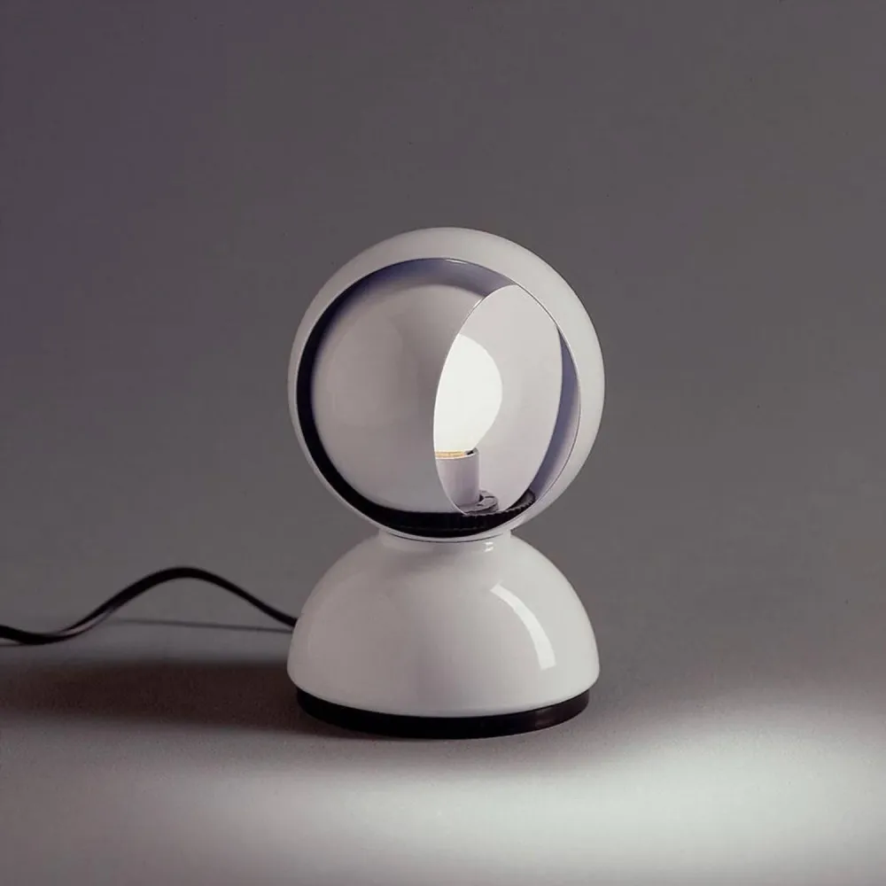 Luminaire de plafond design contemporain Lampe de table Eclisse de chez ARTEMIDE avec éclairage LED