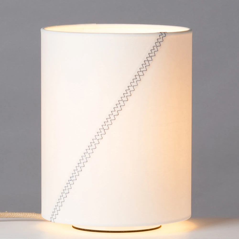 Lampe à poser Bateau N°53 voile blanc/bleu avec chargeur solaire