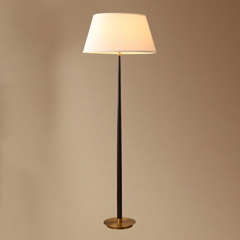 Éclairage de table de forme conique Lampe de table de chevet de salon en tissu minimaliste en noir avec batterie intégrée