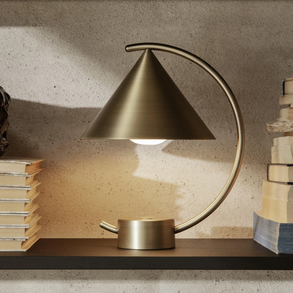 ferm LIVING lampe de table LED sur batterie Meridian, laiton, intensité