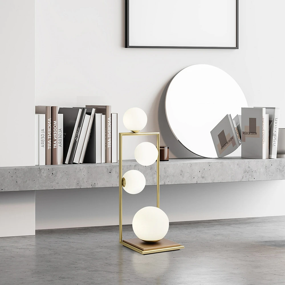 Lampe de table Buble dorée opale à 4 lampes pâle