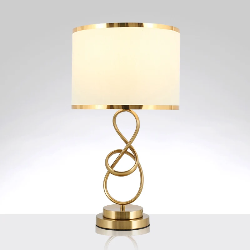 Lampe de table de chevet métallique Twist, lampe de table de salon classique à ampoule unique avec abat-jour en tissu tambour