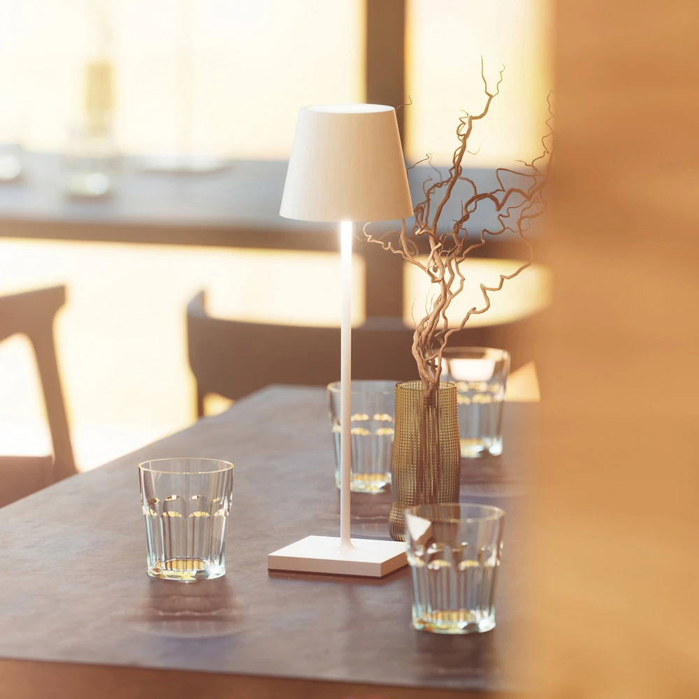 Lampe de table LED rechargeable Nuindie, blanc, Aisé Connect, IP54 avec variateur d'intensité