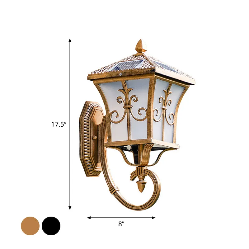 Applique lanterne incurvée en verre givré pour patio habituel, petite/grande lampe murale solaire à LED en noir/laiton