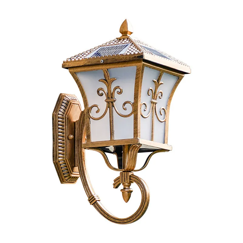 Applique lanterne incurvée en verre givré pour patio habituel, petite/grande lampe murale solaire à LED en noir/laiton