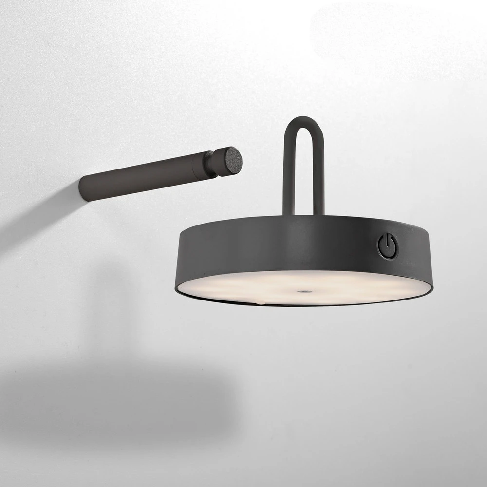 JUST LIGHT. Applique murale LED à autonomie renouvelable Arma, noir Plastique IP44