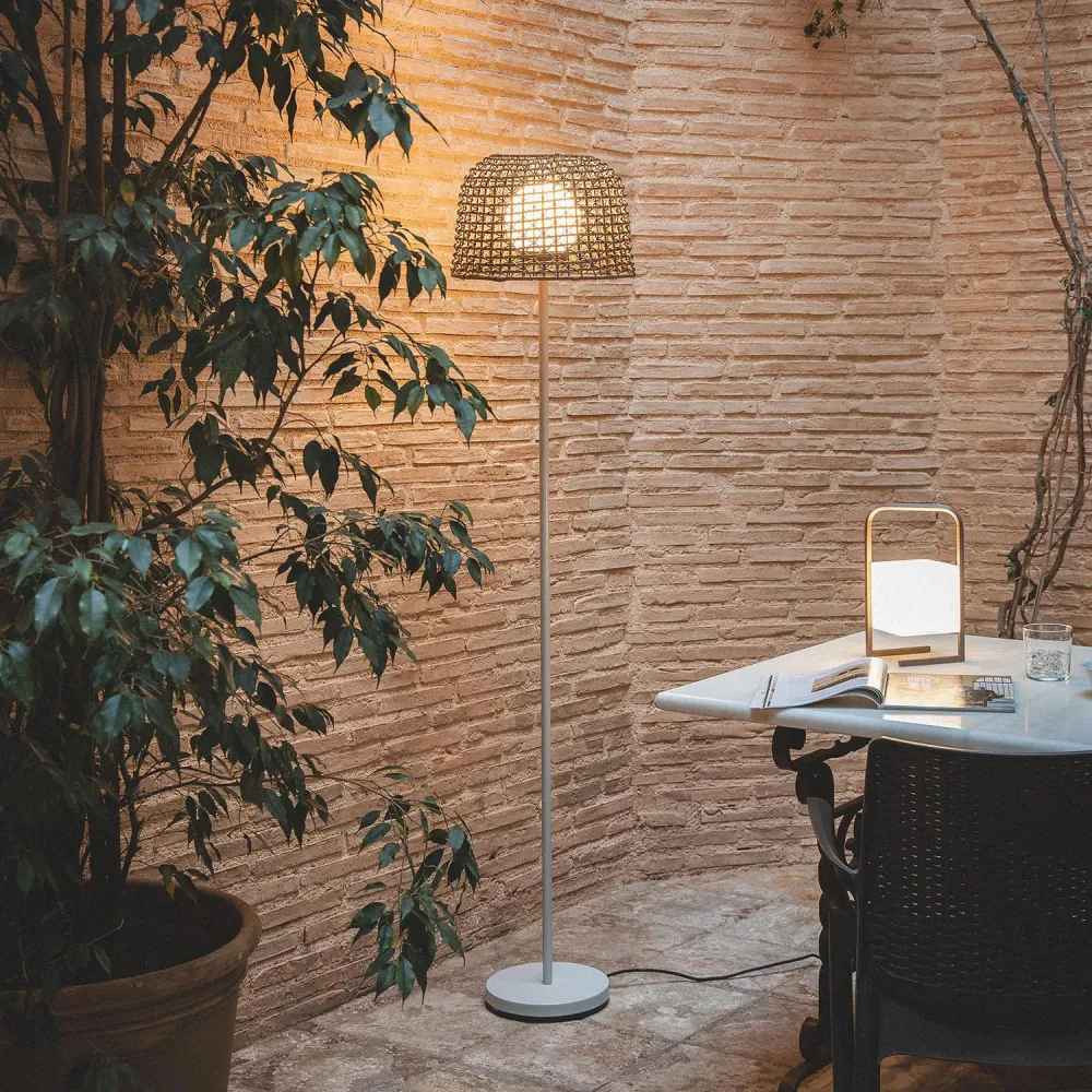 Lampe sur pied extérieure en métal avec éclairage LED Karotty pour salon et chambre