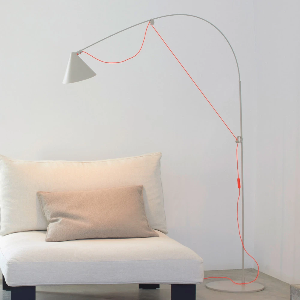 midgard Lampe sur pied LED AYNO L, gris/orange, 2.700 K, 166 cm pour intérieur moderne
