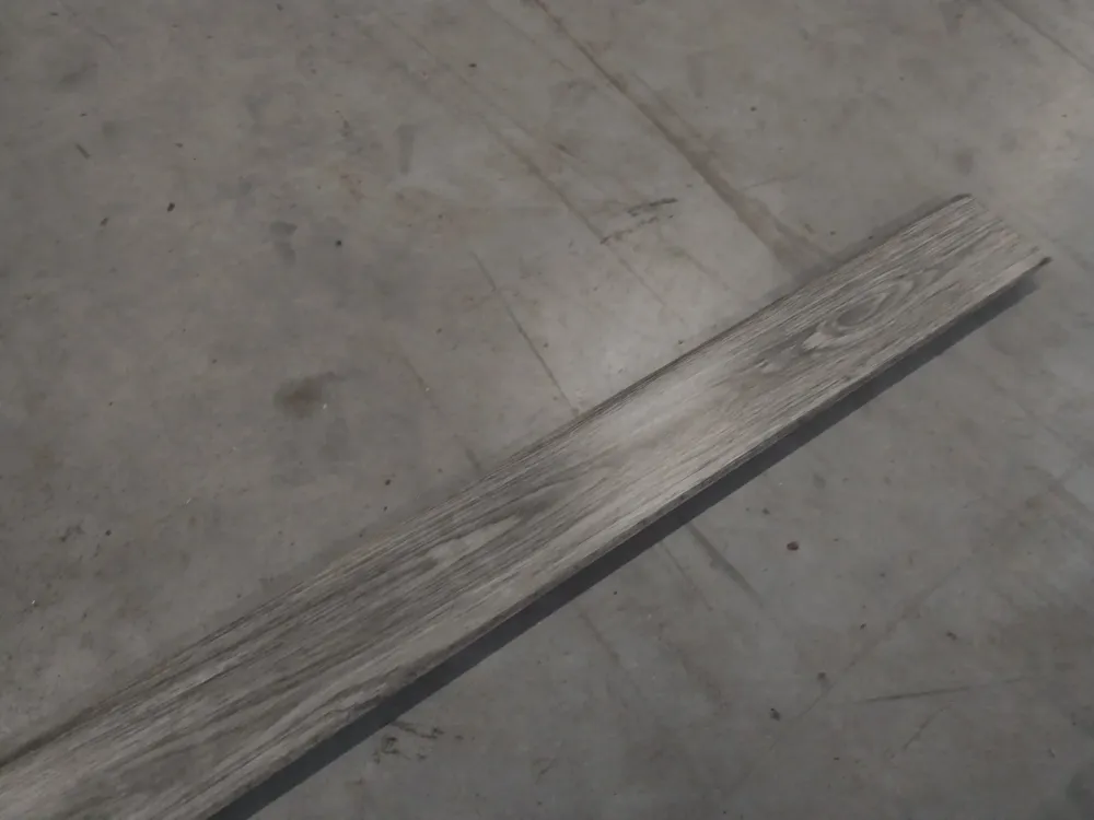 Plinthe SMF décor chêne gris 2500 x 59 x 17,4mm