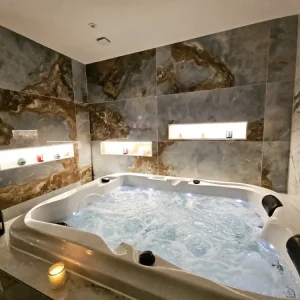 Ponceuse orbitale Secret Room Spa Agde