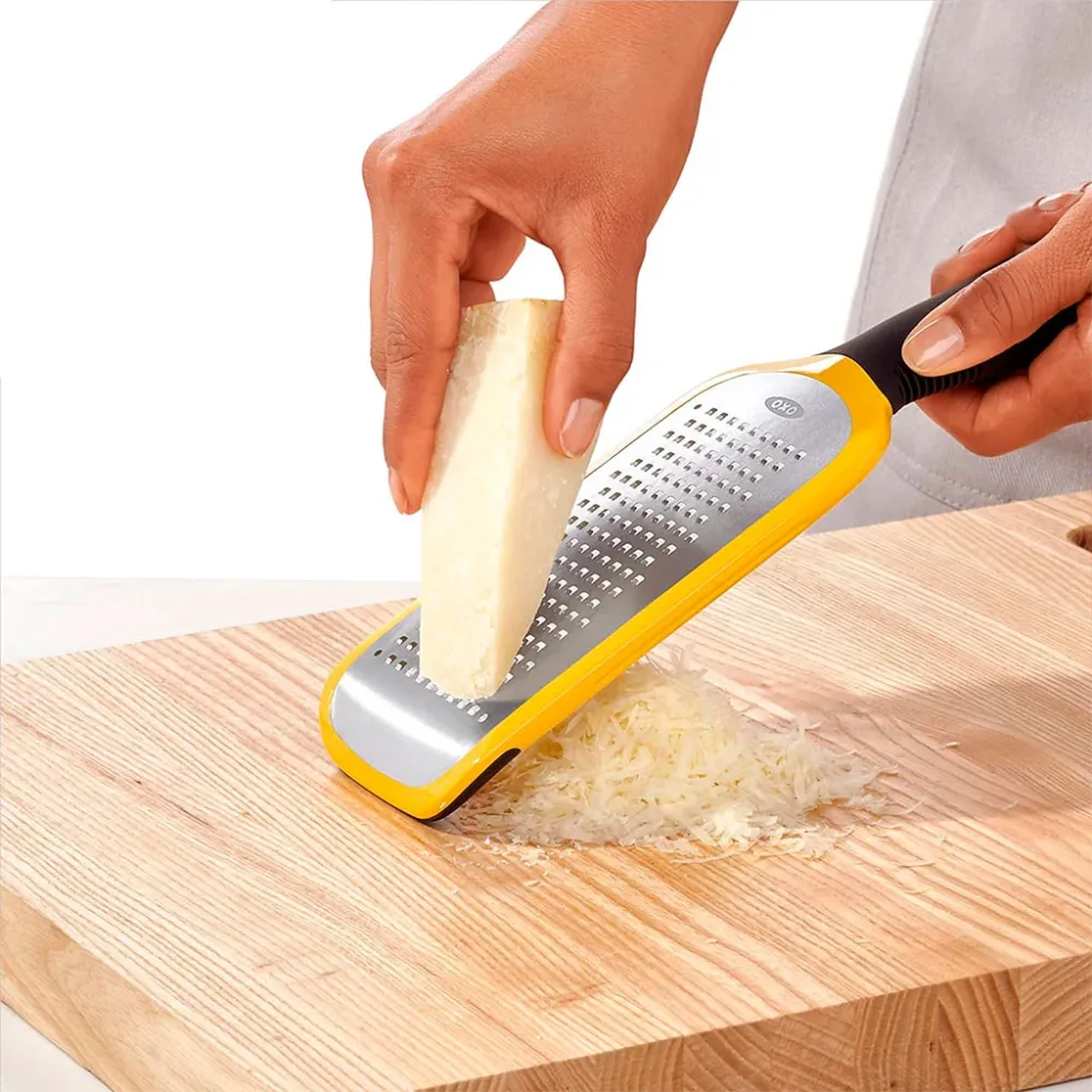 Râpe moyenne avec manche OXO