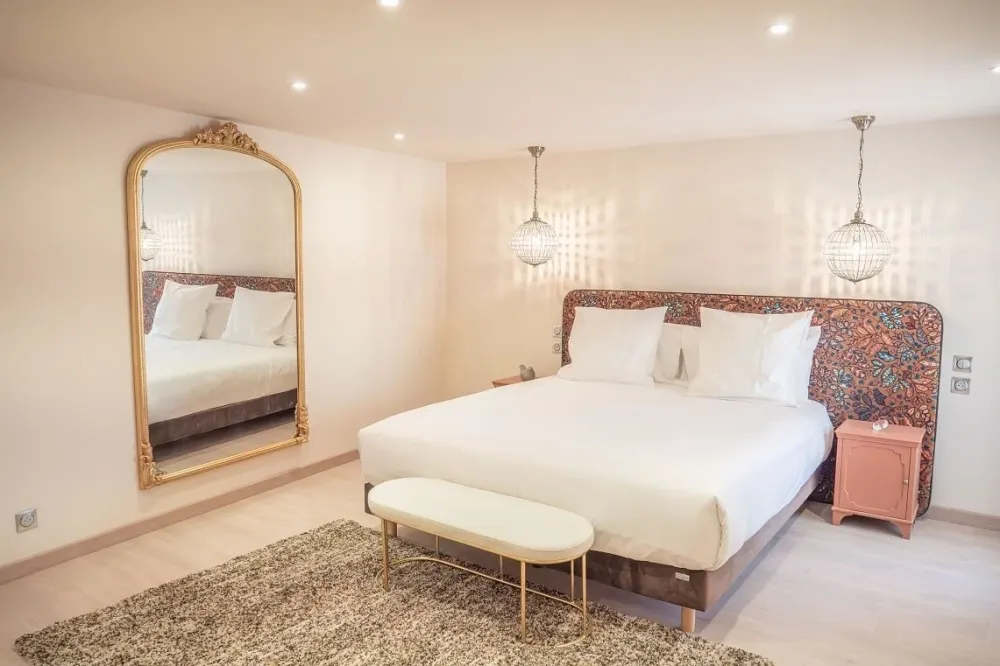 La Roseraie, gîte romantique avec jacuzzi avec amortisseur intégré
