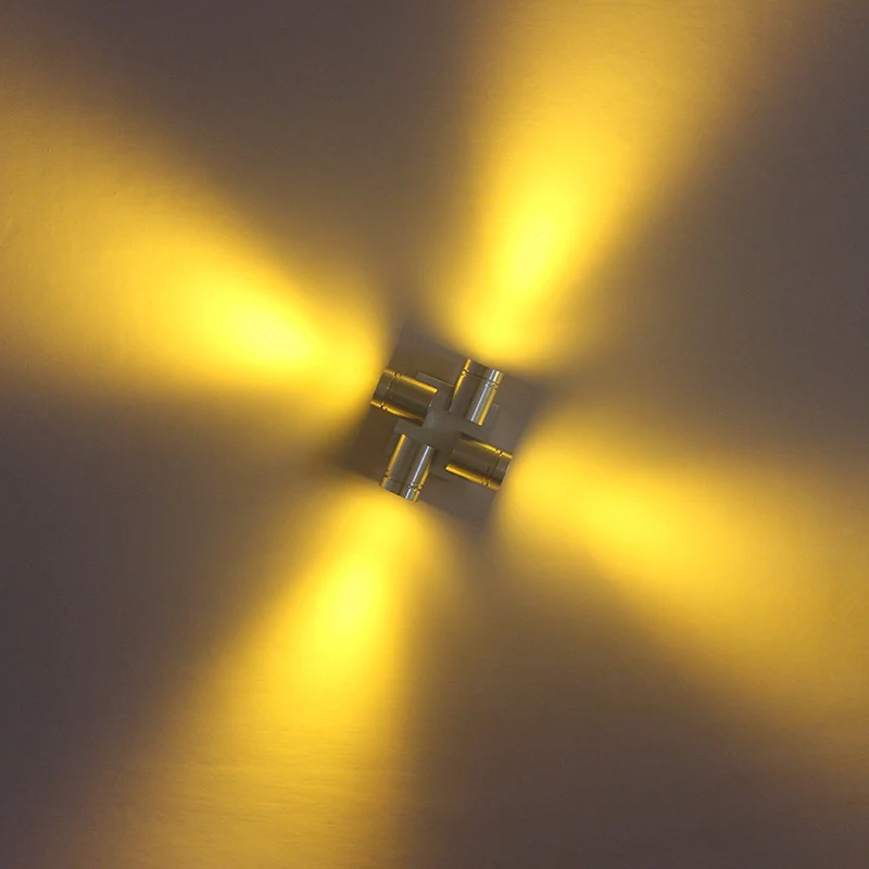 Kreuz-Aluminium-Wandleuchte, zeitgenössische silberne LED-Wandleuchte mit gelbem/rosa/blauem Licht pour décoration de Noël